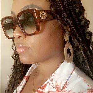 Meet your Posher, Nephetemia